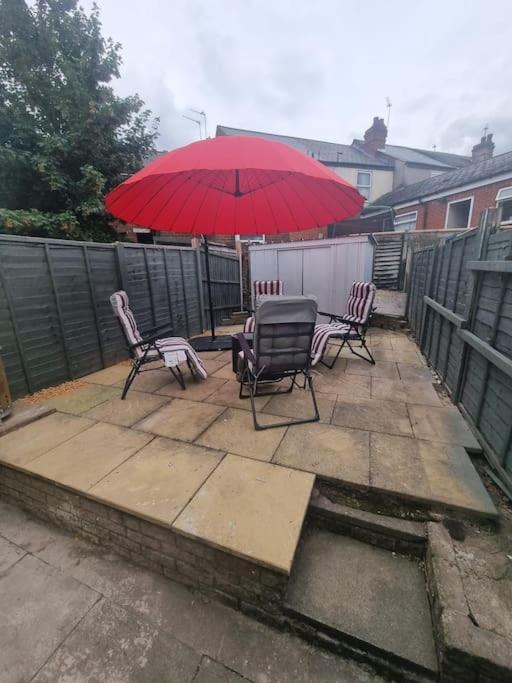 Cheerful 3-Bedroom House Brierley Hill Exterior foto
