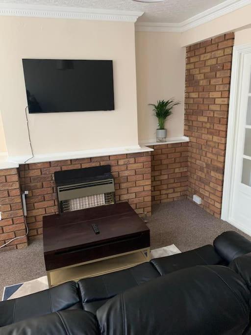 Cheerful 3-Bedroom House Brierley Hill Exterior foto